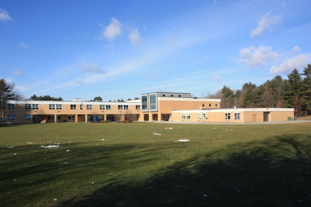 懷廷斯維爾基督教學(xué)校  Whitinsville Christian School